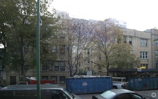 Building Photo - 6811-6819 N Lakewood Ave