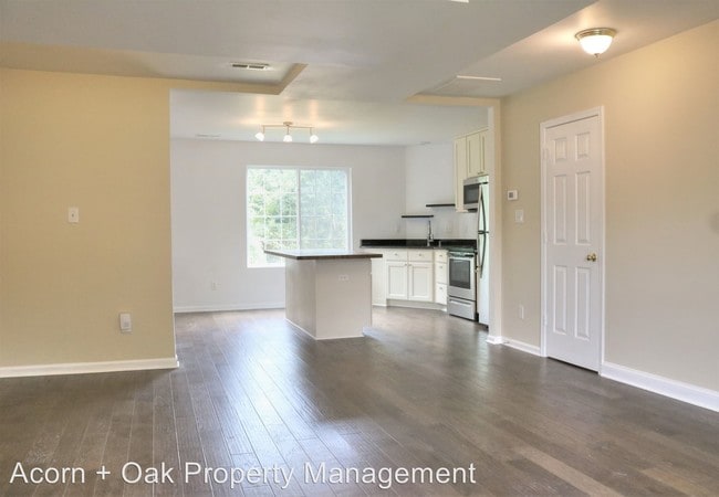 Building Photo - 3 br, 2.5 bath House - 310 E. Umstead St.