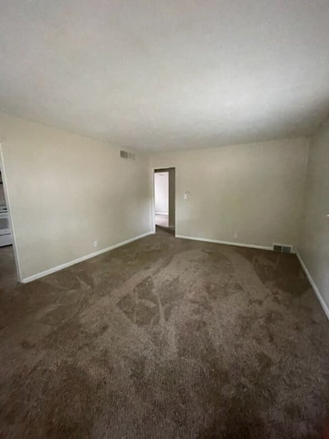 Building Photo - 603
