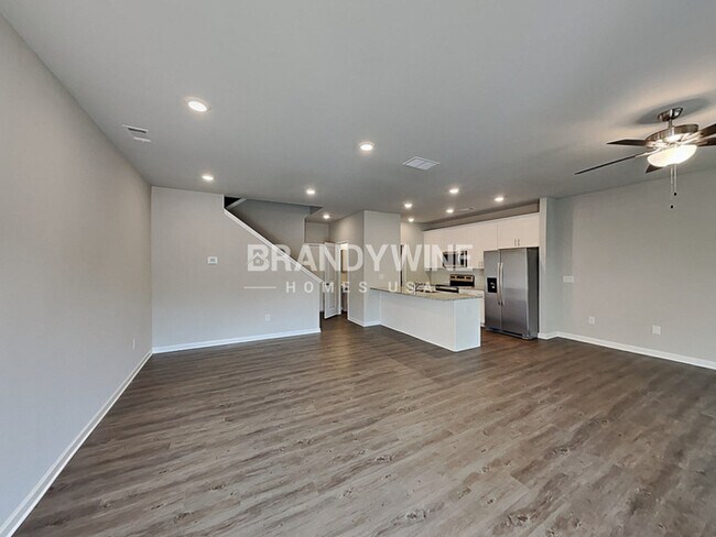 Foto del edificio - LUXURY COMMUITY! CRESTVIEW at Towne Lake!!...