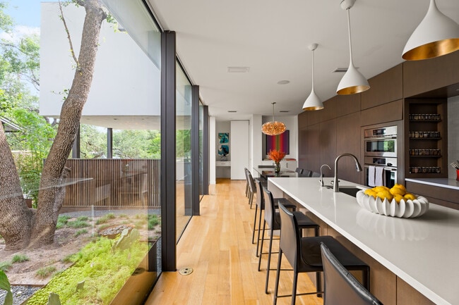 Building Photo - 2210 Westlake Dr