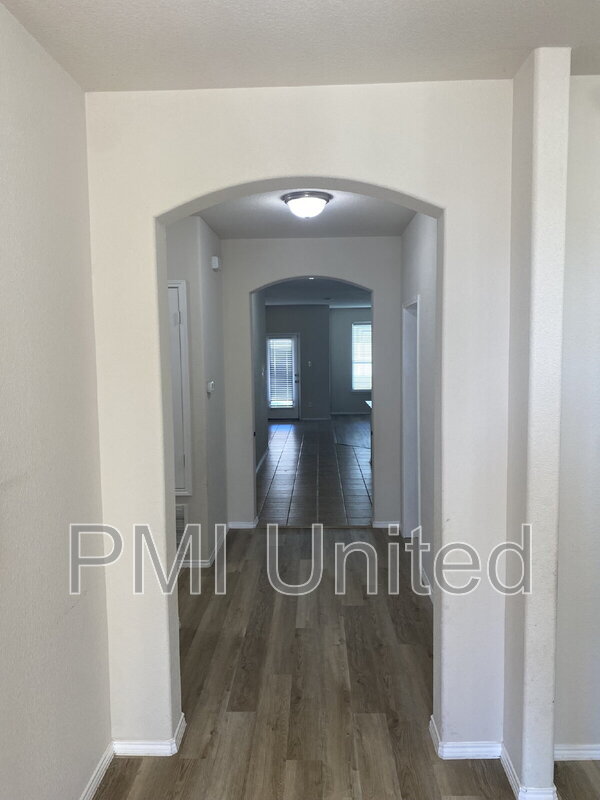 Building Photo - 9145 Blackstone Dr