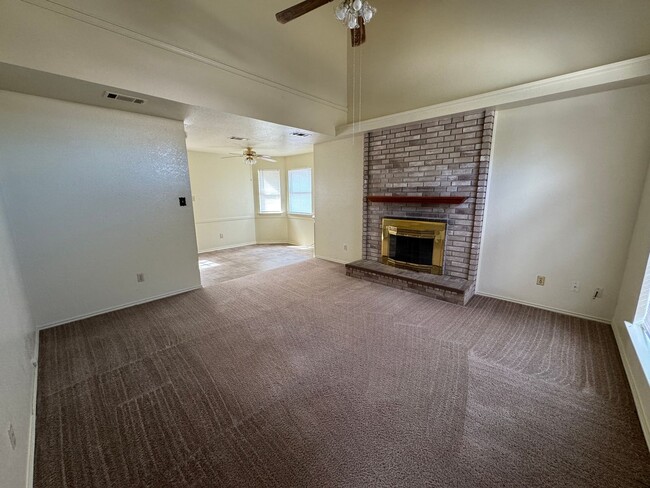 Building Photo - 2808 Bluejay Dr