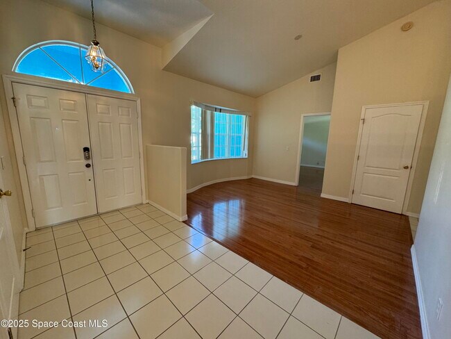 Building Photo - 1522 Breese St NE