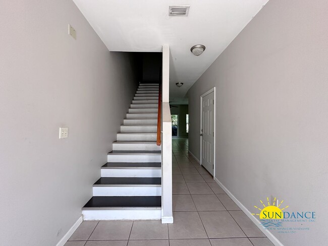 Foto del edificio - Great 2-bedroom home in a gated community ...