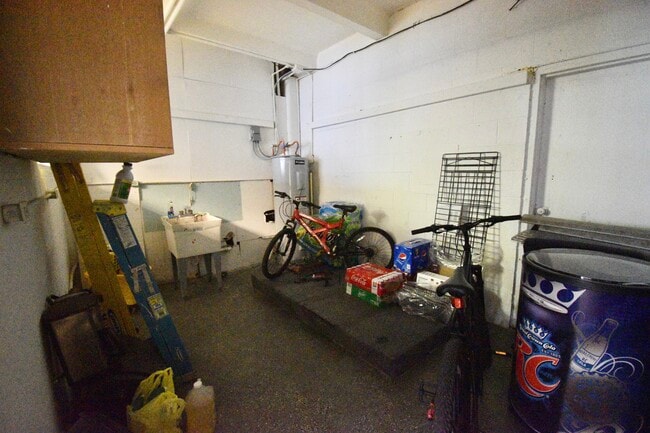 Building Photo - 3204 Ferndale Dr