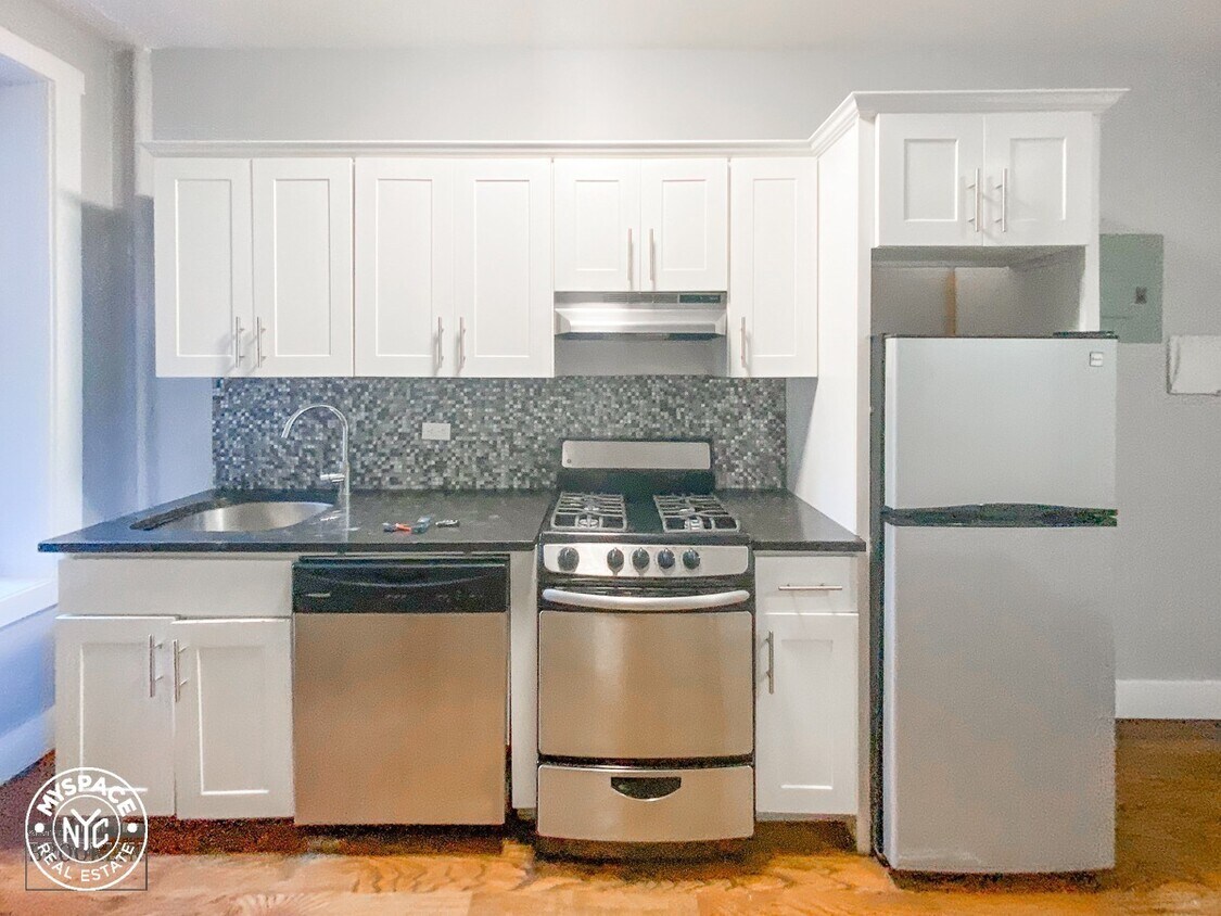 Primary Photo - 600 Lincoln Pl