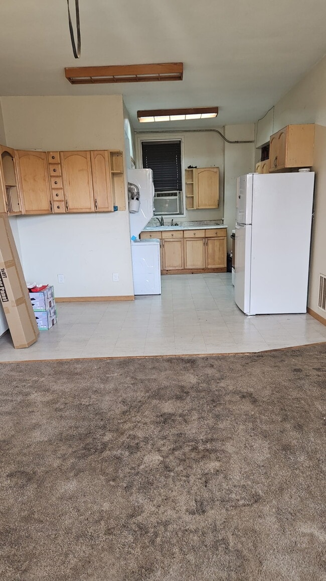 Building Photo - 125 Main St