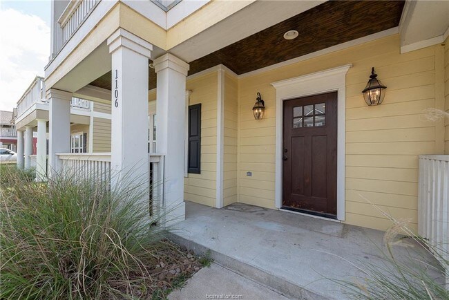 Building Photo - 1106 Oney Hervey Dr