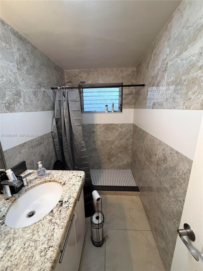 Foto del edificio - 1450 NE 170th St