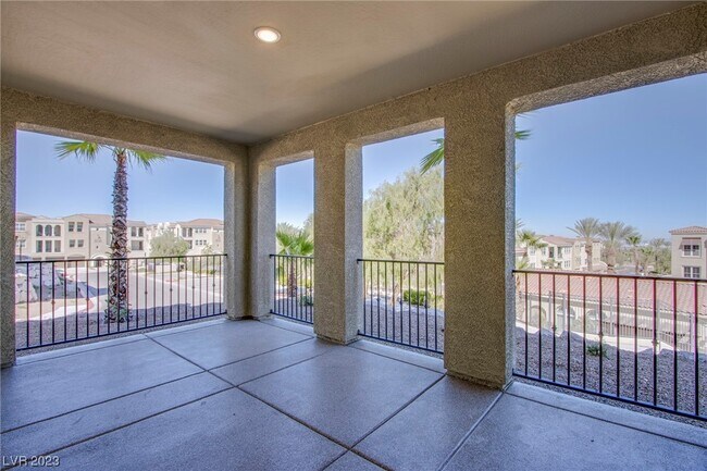 Building Photo - 2555 Hampton Rd