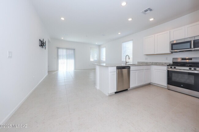 Foto del edificio - 17581 S Desert Barberry Dr