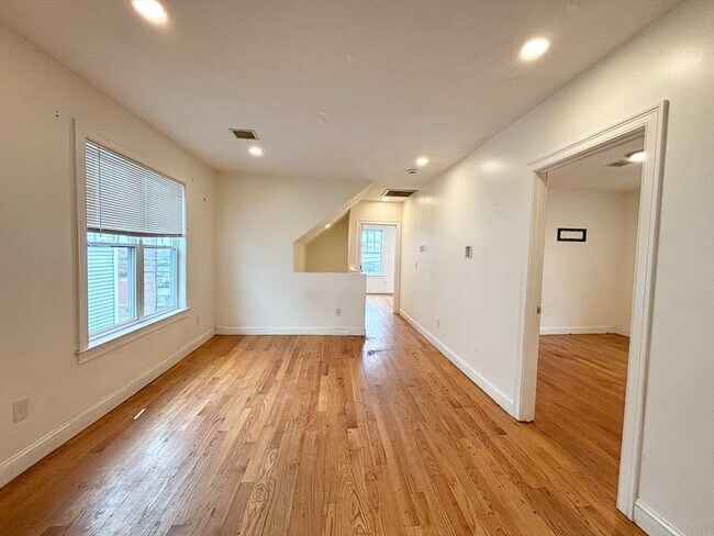 Building Photo - 156 Bow St