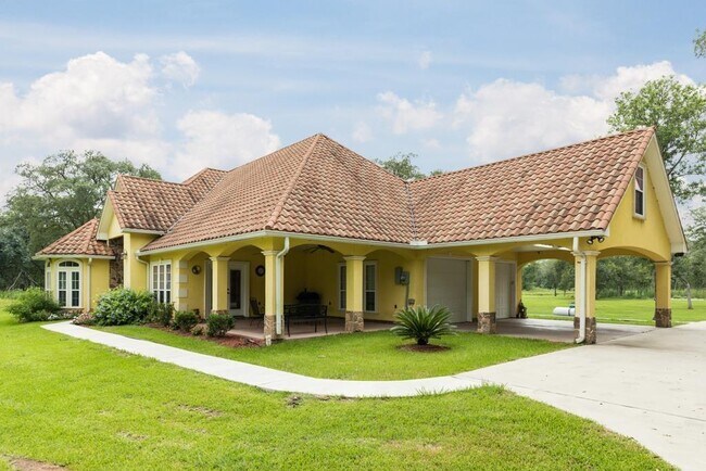 Building Photo - 31910 Amberjack Dr