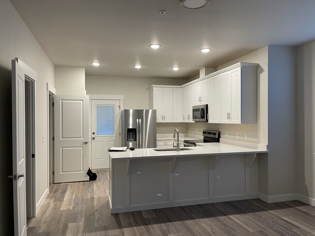 Building Photo - 430 S 2nd St