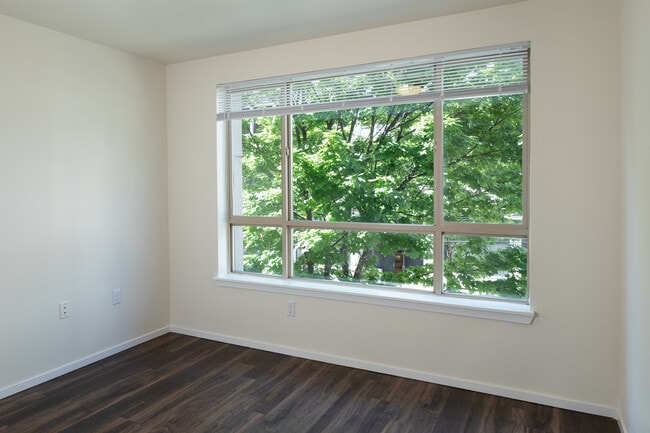 Bedroom with Courtyard View - The Gilmore
