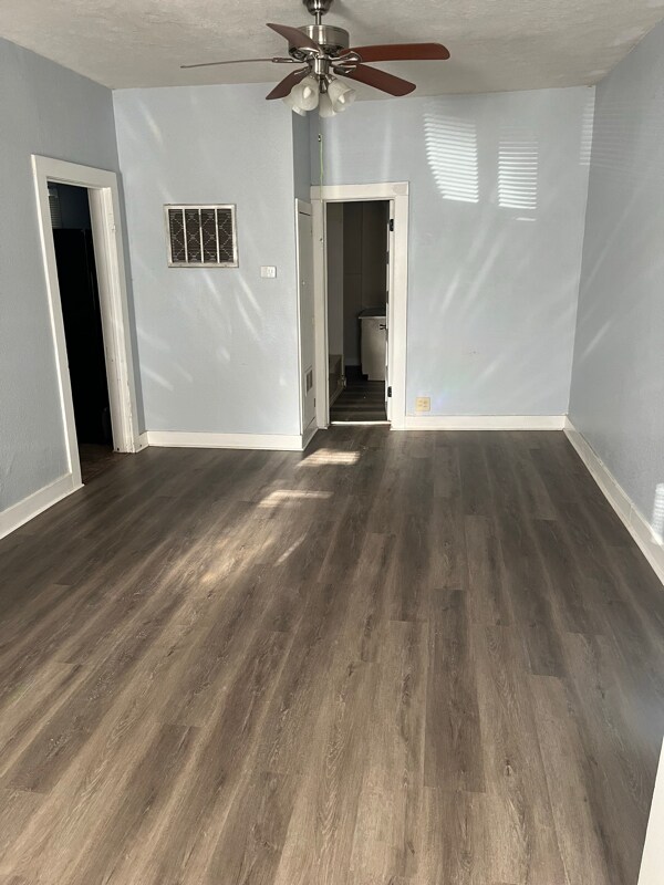 Foto del edificio - 1102 N Elm St