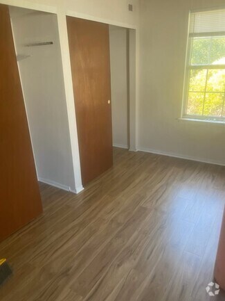 Building Photo - 573 Thrush Ct