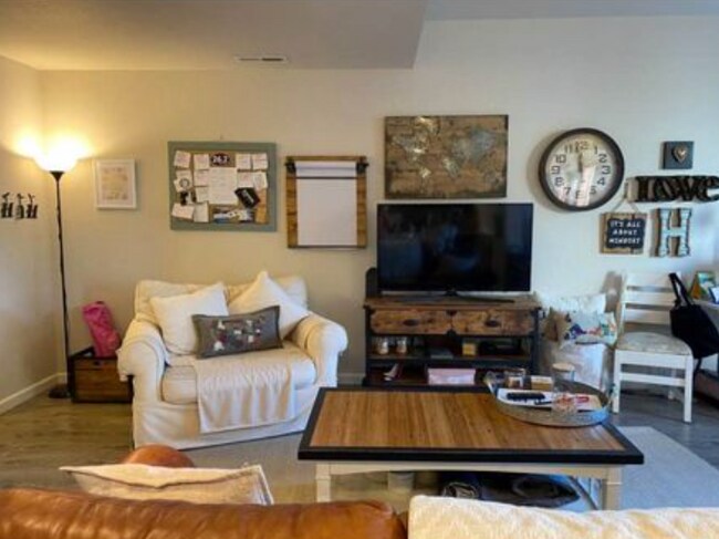 Foto del edificio - 1799 Aspen Meadows Cir