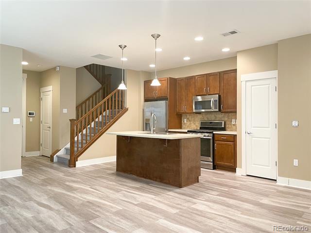 Foto principal - 572 S Vance St