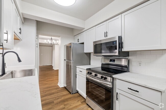 Building Photo - 216 Oakview Dr