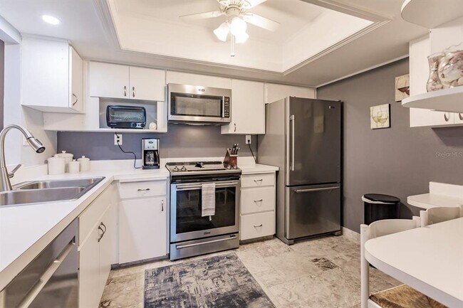 Building Photo - 1055 W Peppertree Dr