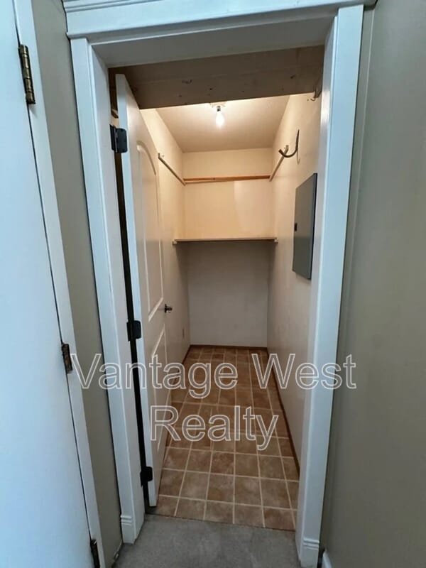 Building Photo - 205-3160 De Montreuil Crt
