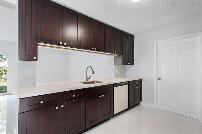 Foto del edificio - 9611 Saddlebrook Dr