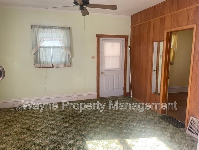 Foto del edificio - 516 N Cadwell Ave