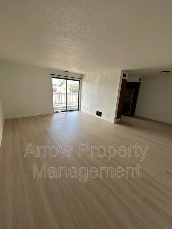 Primary Photo - 201 E Arbor Ave