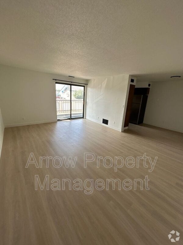 Building Photo - 201 E Arbor Ave