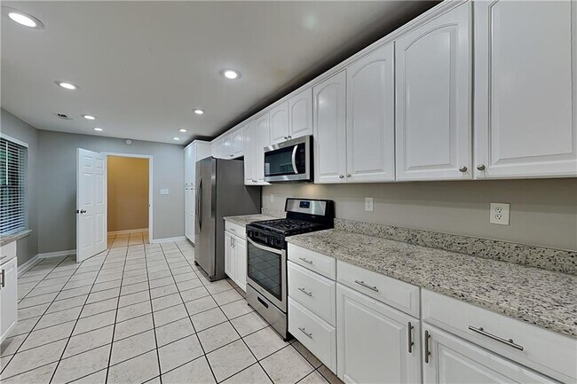Foto del edificio - 4750 Jamerson Forest Cir