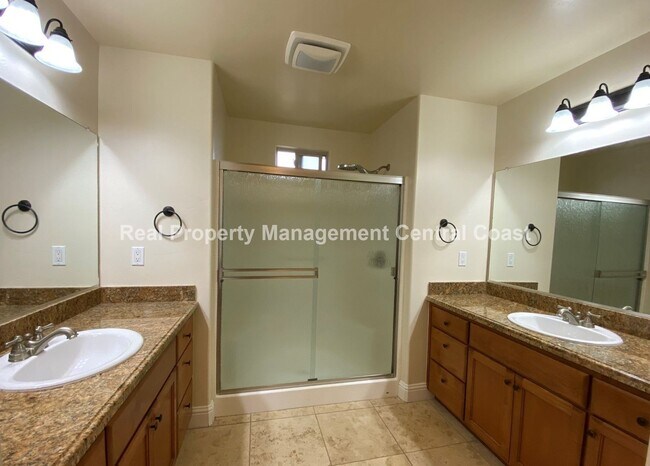 Building Photo - LEASE PENDING- Spacious 4 Bed / 3 Bath Arr...