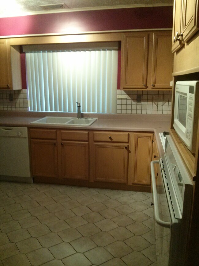 Building Photo - 2752 Fireside Ct