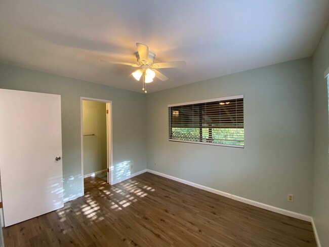 Building Photo - Charming 3-Bedroom Home in Fern Forest – F...