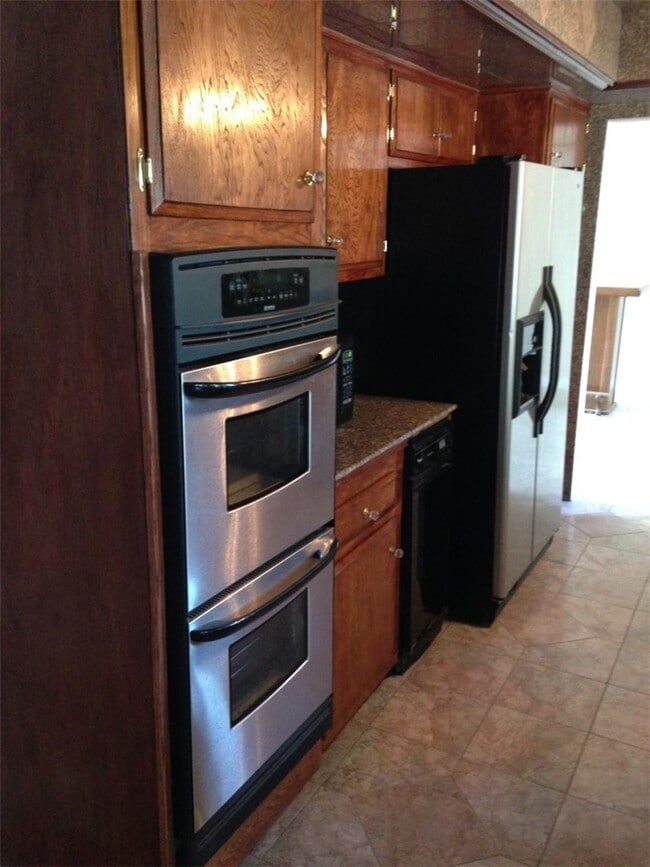 Building Photo - 20951 Surge Ln