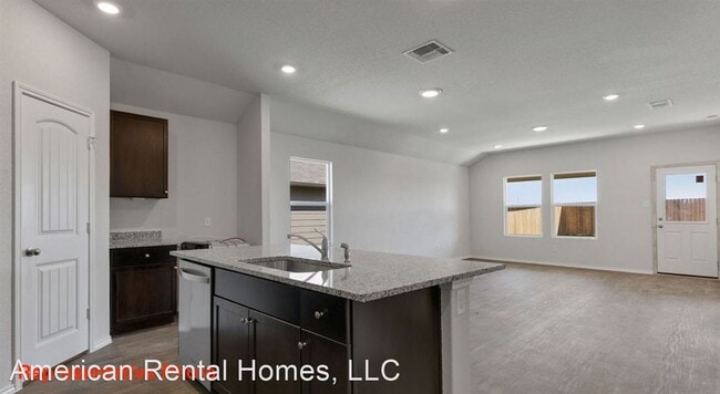 Building Photo - 4 br, 2 bath House - 925 Armadillo Dr