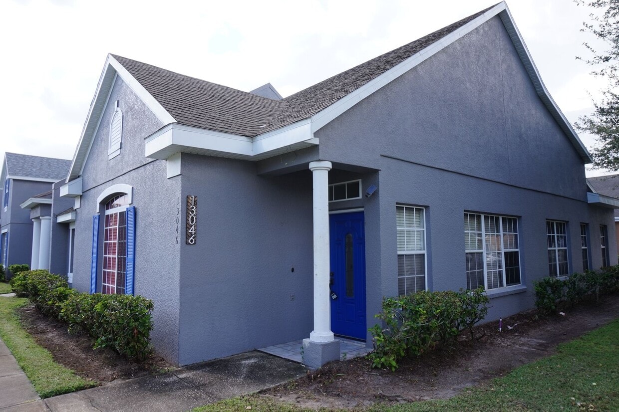 Foto principal - Designer 3/2 with 2 Car Garage in Desirabl...