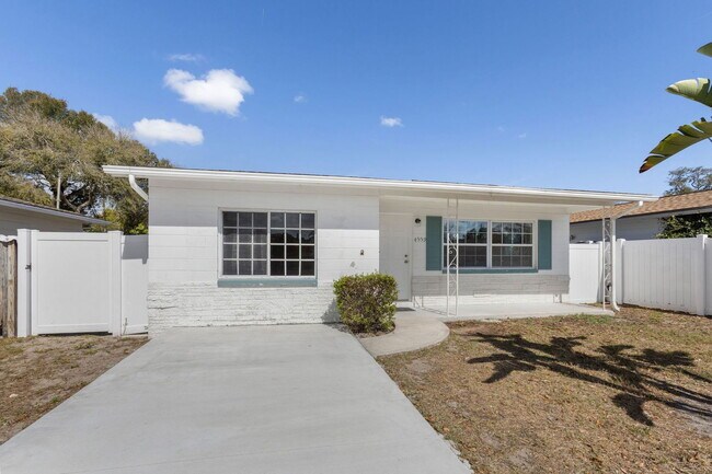 Building Photo - 4559 33rd Ave N