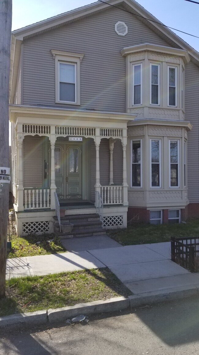 528 3rd Ave, Watervliet, NY 12189 Townhome Rentals in Watervliet NY