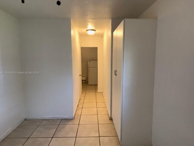 Foto del edificio - 919 NW 23rd Ct