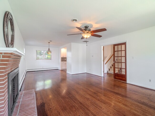 Building Photo - 2021 Meadow Lake Ct