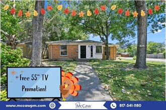 Building Photo - 2704 Highwood Dr