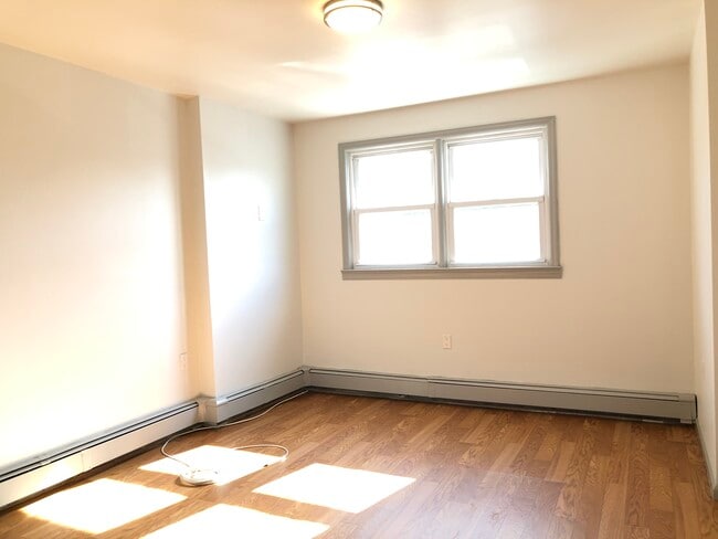 Building Photo - 129 W 20th St