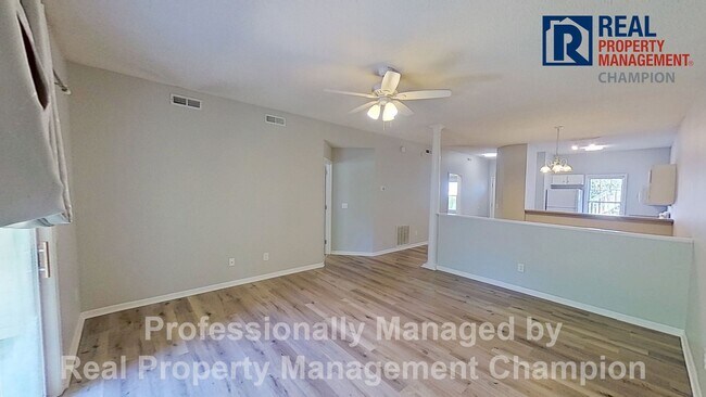 Building Photo - Ground Level Condo with Community Pool