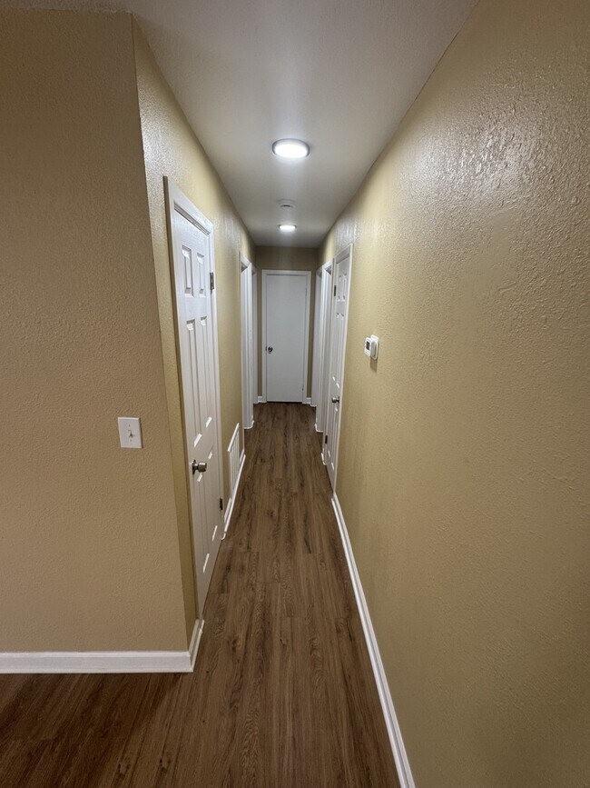 Foto del edificio - 8618 Corrington Ave