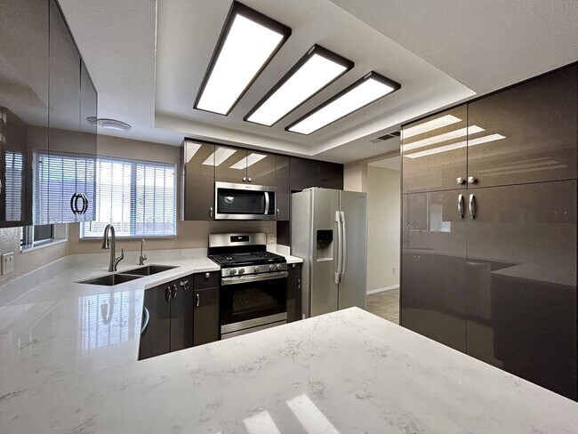 Foto del edificio - AVAILABLE NOW!!! !! UNFURNISHED 3 Bedroom 2 Bath Pool Home in Desert Hot Springs!