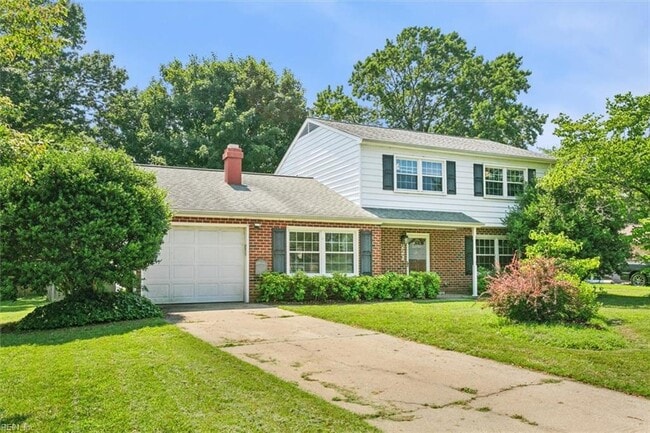 Photo - 221 Commodore Dr House