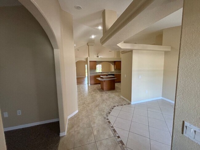Building Photo - 14136 Spring Hill Dr