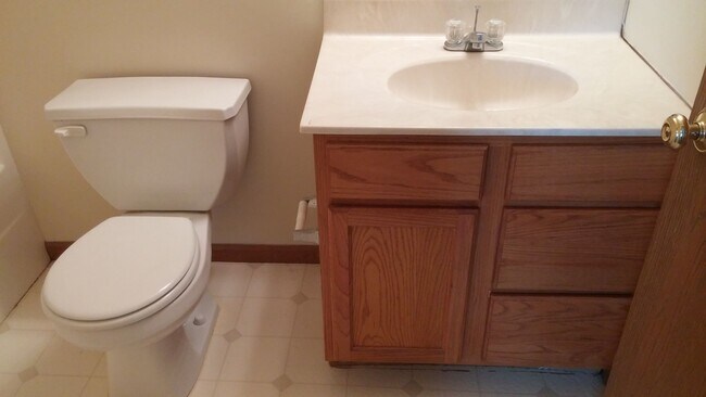 Foto del edificio - Spacious 2-Bed, 2-Bath Duplex with Attache...